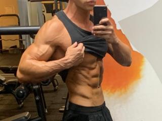 MuscleHunkBrad