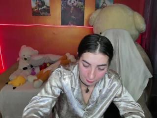 Melanie ⚡ January 15th is my birthday, there will be an interesting show :)