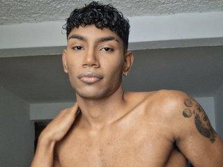 Noah_hot