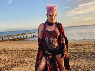 Pinkthehawk