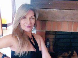 samantha_mature