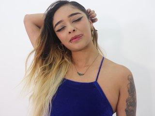 Laura_Bloom